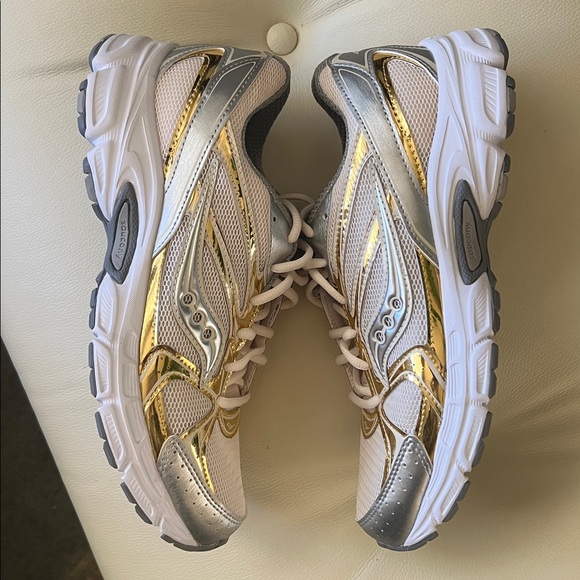Saucony x J Crew Ride Millennium Women's Metallic Gold & Silver Sneakers, Sz 10 - Picture 4 of 12